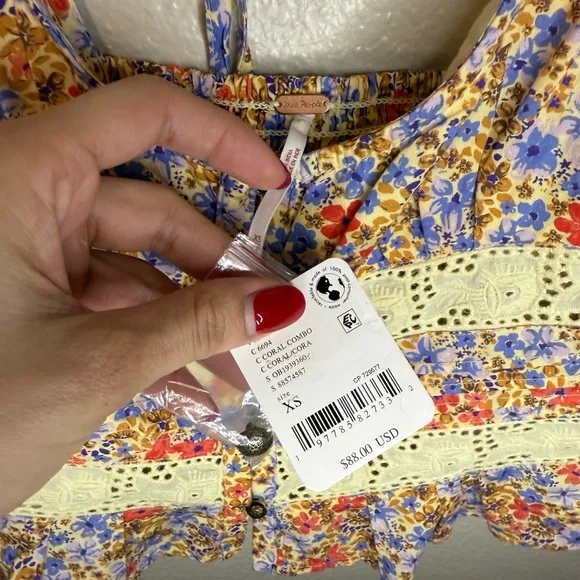 New NWT FREE PEOPLE Kianna Floral Eyelet Tank - Picture 5 of 6